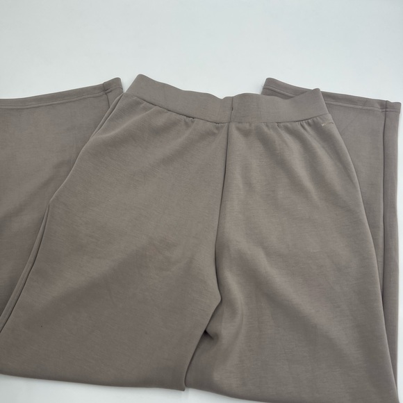 Women’s Mondetta wide leg scuba material pants size S color Tan. Waist 13 - Picture 5 of 8